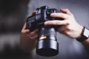 Merk Kamera DSLR yang Tepat untuk Kebutuhan Fotografi Anda