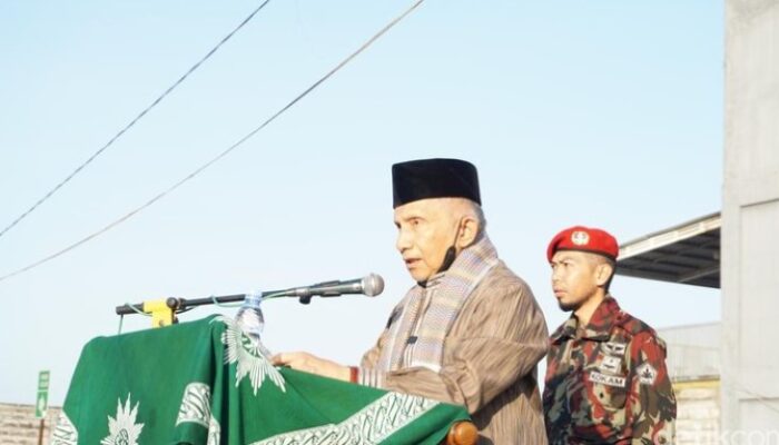 Amien Rais Menyampaikan Pesan tentang Kekuatan Asing saat Menjadi Khatib Idul Adha di Bandung