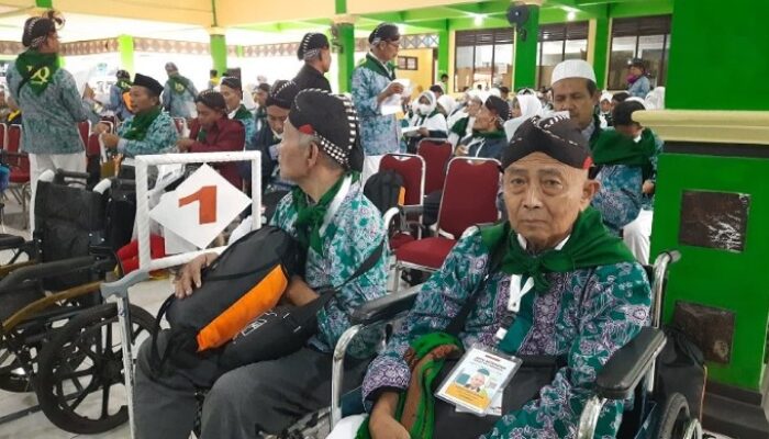 Keunikan Jemaah Calon Haji Gunungkidul Menggunakan Blangkon sebagai Simbol Budaya di Tanah Suci