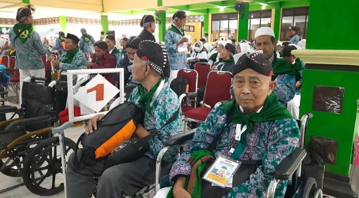 Keunikan Jemaah Calon Haji Gunungkidul Menggunakan Blangkon sebagai Simbol Budaya di Tanah Suci