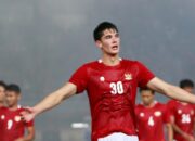 Cristian Romero Meminta Saling Bertukar Jersey Dengan Elkan Baggott