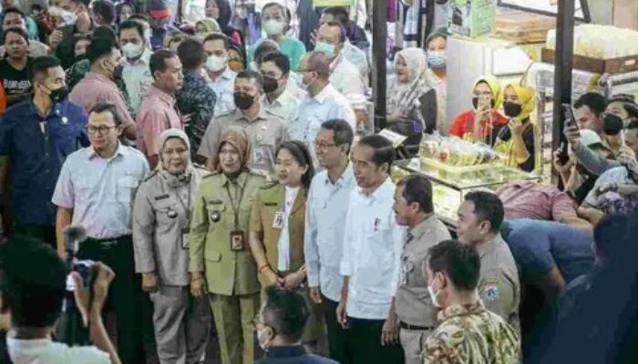 Kunjungan Jokowi ke Pasar Palmerah Jakpus, Ditemani Heru Budi