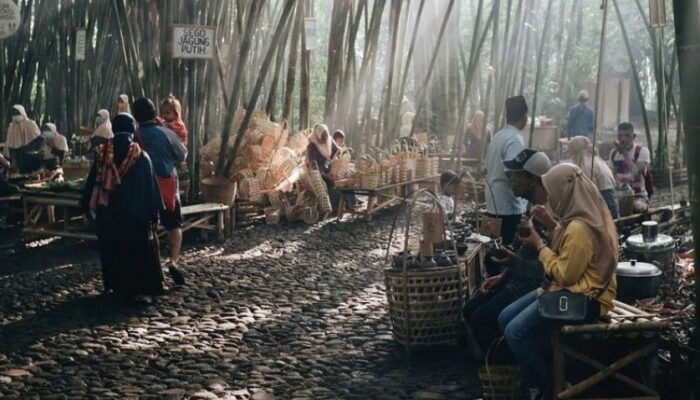 Pasar Papringan Menjadi Destinasi Wisata Unik yang Menggunakan Bambu sebagai Alat Transaksi