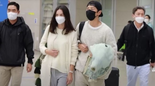 Song Joong Ki dan Katy Louise Saunders Sambut Kelahiran Anak Laki-Laki di Roma