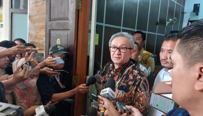 Maqdir Ismail Akan Menyerahkan Uang Tunai Rp 27 Miliar Terkait Kasus BTS ke Kejagung Hari Ini