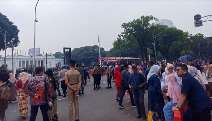 Keluarga Perwira TNI-Polri Bergembira Hadiri Pelantikan di Depan Istana