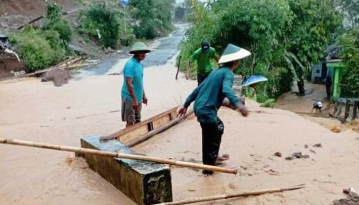 Desa Wadas Terkena Banjir, Jalan dan Permukiman Warga Terendam