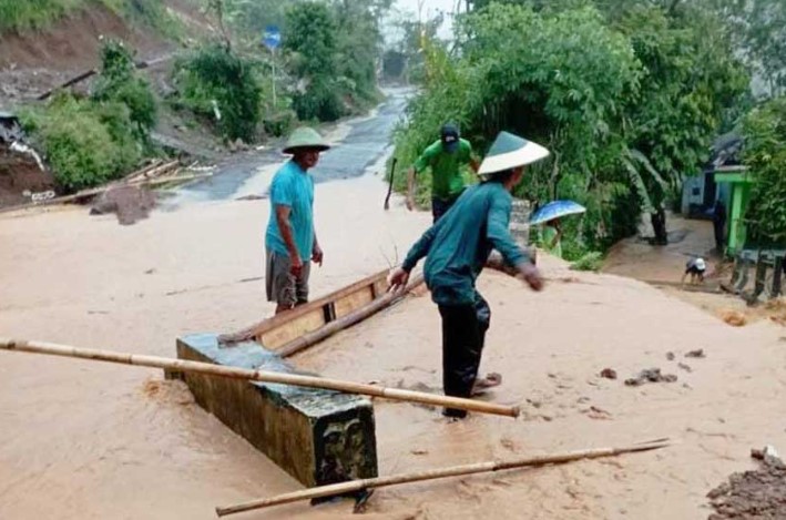 Desa Wadas Terkena Banjir, Jalan dan Permukiman Warga Terendam