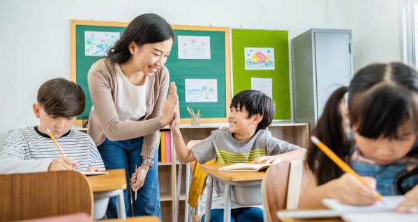 Gaji Guru Penggerak: Pentingnya Pemberian Kompensasi yang Layak bagi Pendidik yang Berdedikasi Tinggi